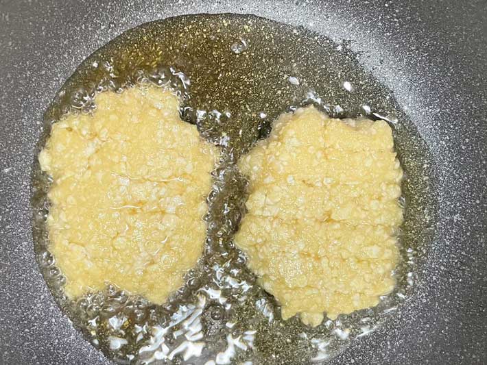 ごま油で揚げる