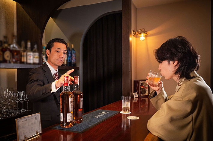 バーテンダーと男性の写真