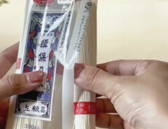 もな（mona_kurashi_）さんが紹介した、そうめんに関する裏技