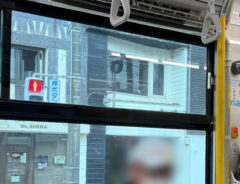 路面電車の車内の写真