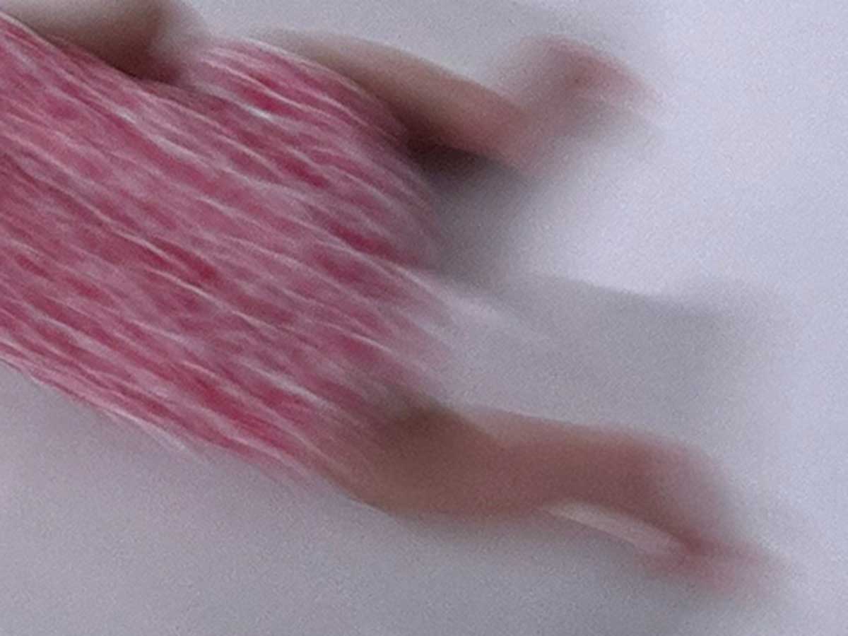 ハイハイする赤ちゃん