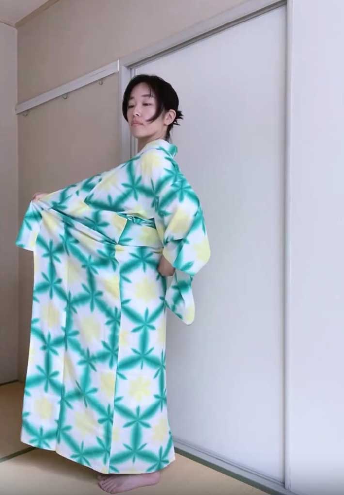 裾を上げていく