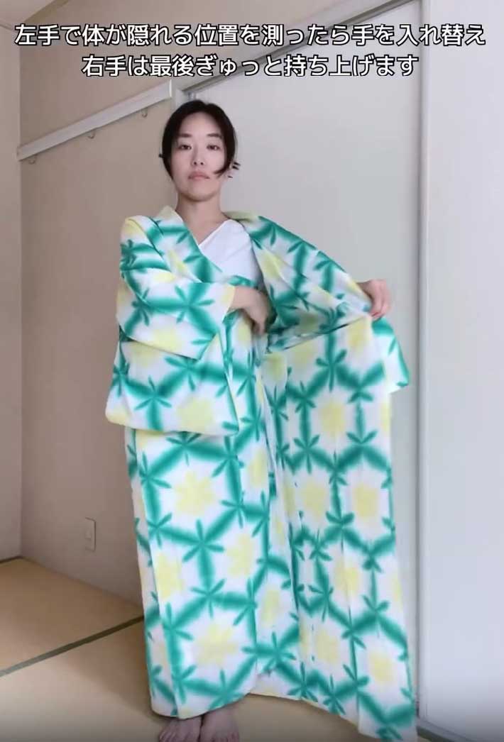 右手に持ち替え、最後にギュッと上げる