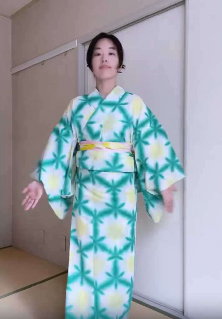 浴衣の着付けが完了。残りは帯のみ