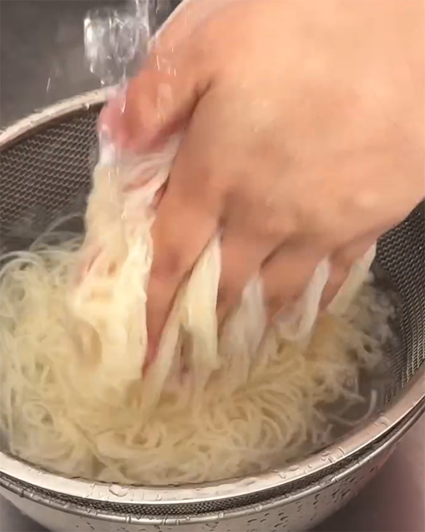 まいのごはん（maino_gohan24）さんが投稿した、『ごま油香る、ネギ豚塩しゃぶそうめん』