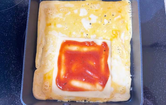 『ピザ風玉子焼き』を作る写真