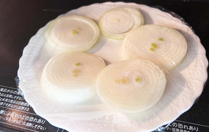 『玉ねぎのマヨネーズパン粉焼き』を作る写真