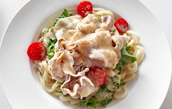 『豚しゃぶ深煎りごまぶっかけうどん』の完成写真