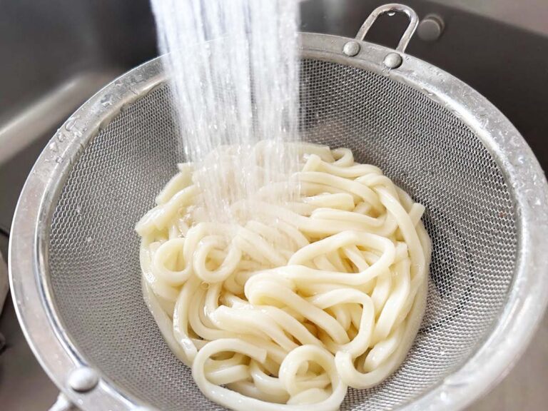 『豚しゃぶ深煎りごまぶっかけうどん』を作る写真