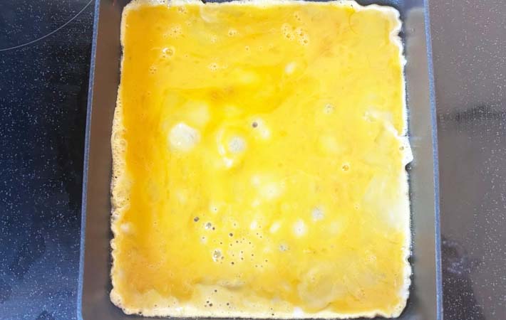 『ひじき煮入り厚焼き卵』を作る写真