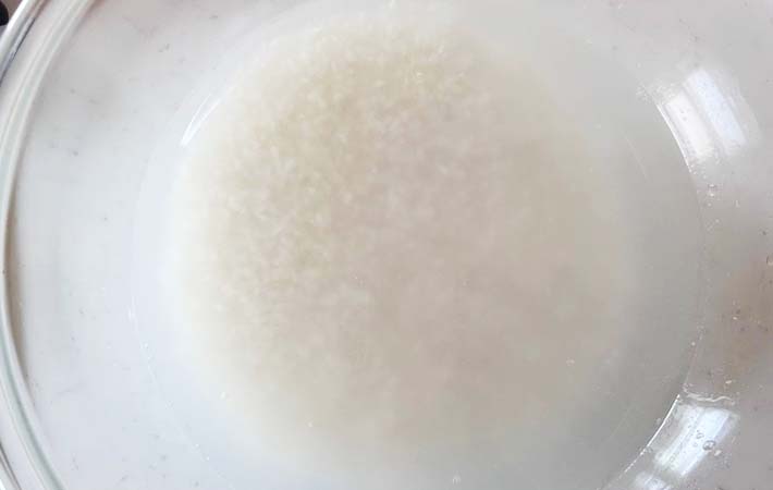 『まるごとにんじんのオイスター炊き込みご飯』を作る写真