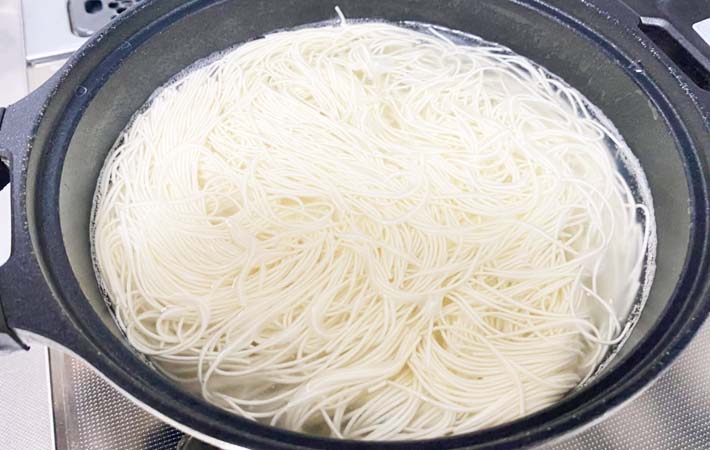 『やみつき！無限そうめん』を作る写真
