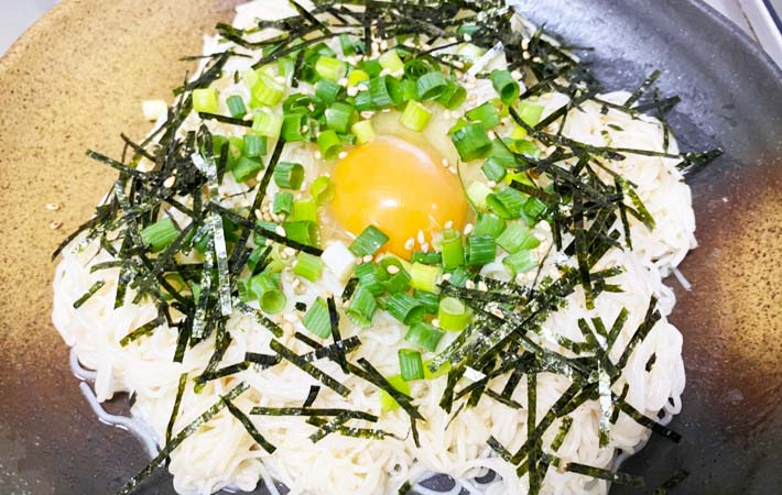 『鶏だし香る！かま玉そうめん』の完成写真