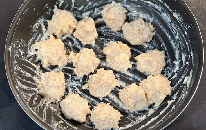 豆腐入りチキンナゲットを作る写真