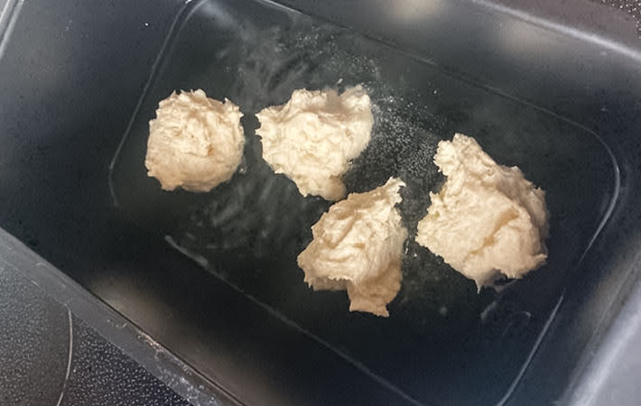 豆腐ドーナツを作る写真