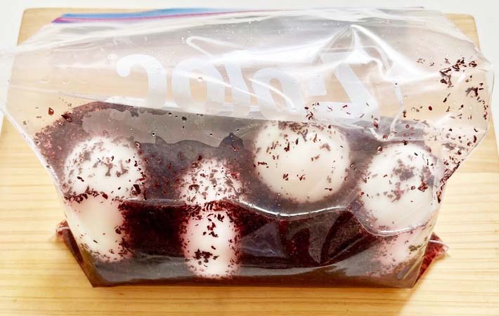 『ゆかり味玉』を作る写真