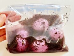 『ゆかり味玉』を作る写真