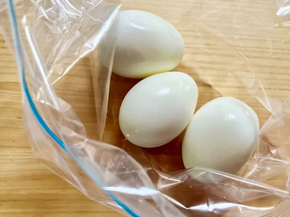 『柚子こしょう味玉』を作る写真