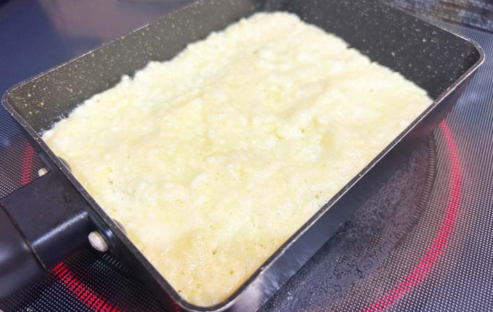 『はんぺんのふわふわ卵焼き』を作る写真