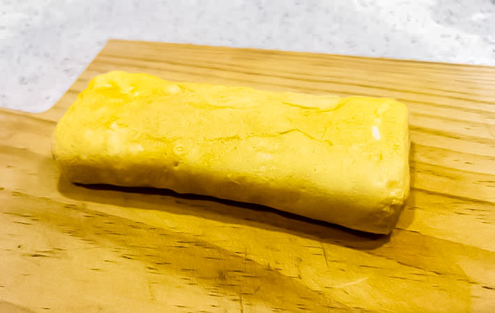 『こんぶ茶入り玉子焼き』を作る写真