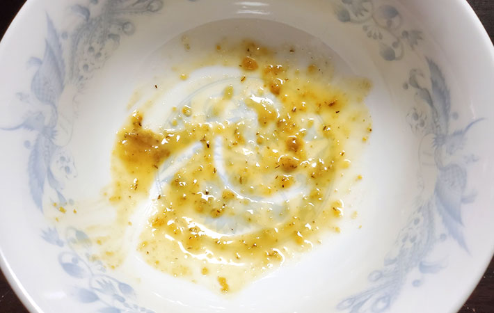 『レンチンで！とんこつラーメン風うどん』を作る写真