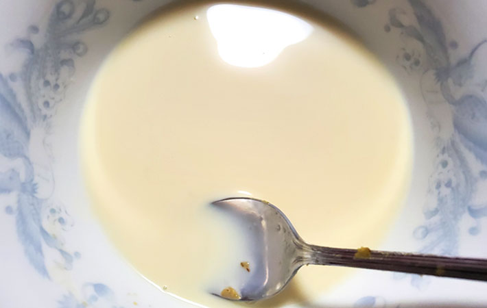『レンチンで！とんこつラーメン風うどん』を作る写真