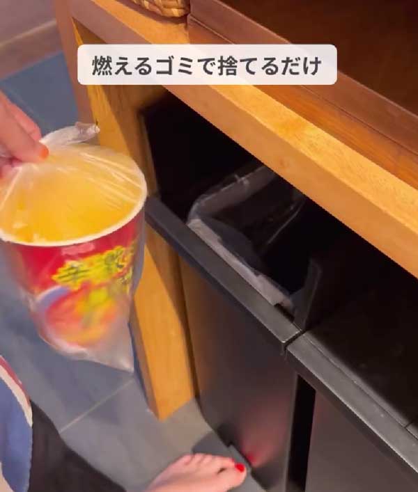カップ麺の画像