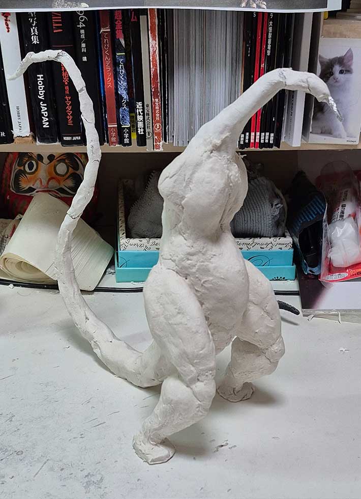 石粉粘土でできたゴジラ