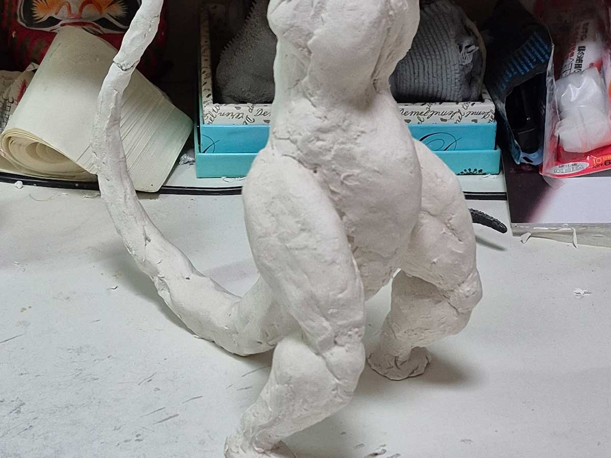 石粉粘土でできたゴジラ