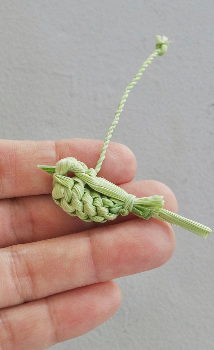 トウモロコシの皮で作られた鳥