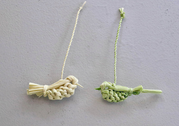 トウモロコシの皮で作られた鳥
