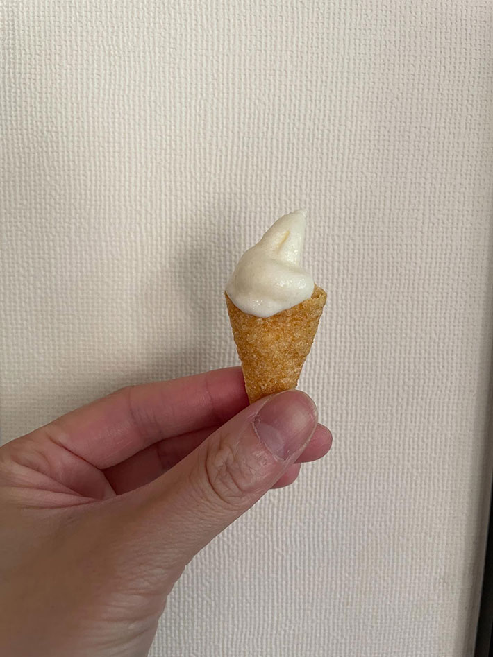 とんがりコーンとクーリッシュで作ったミニソフトの写真