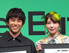 中尾明慶さんと仲里依紗さん