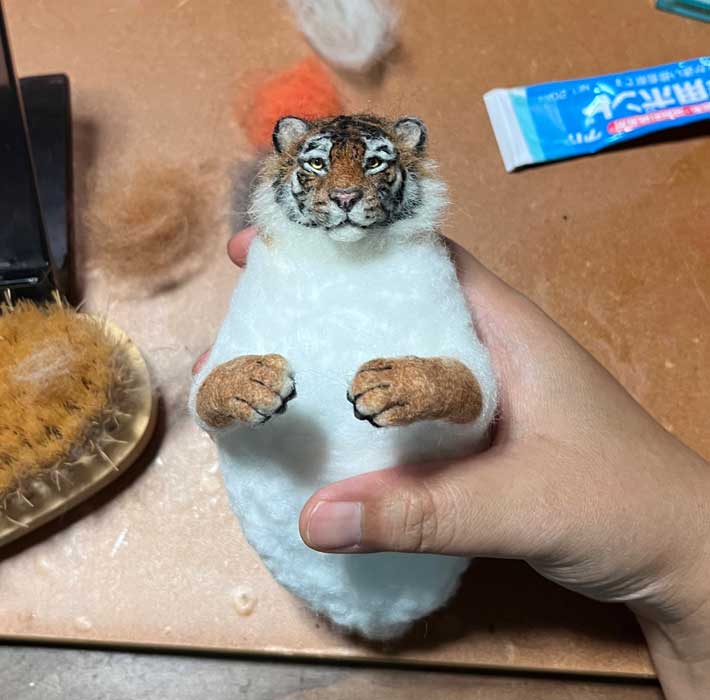羊毛フェルトの虎