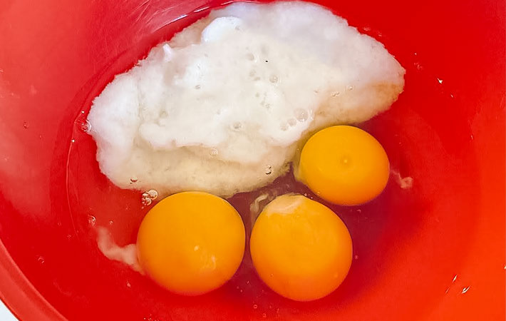 長芋の玉子焼きを作る写真
