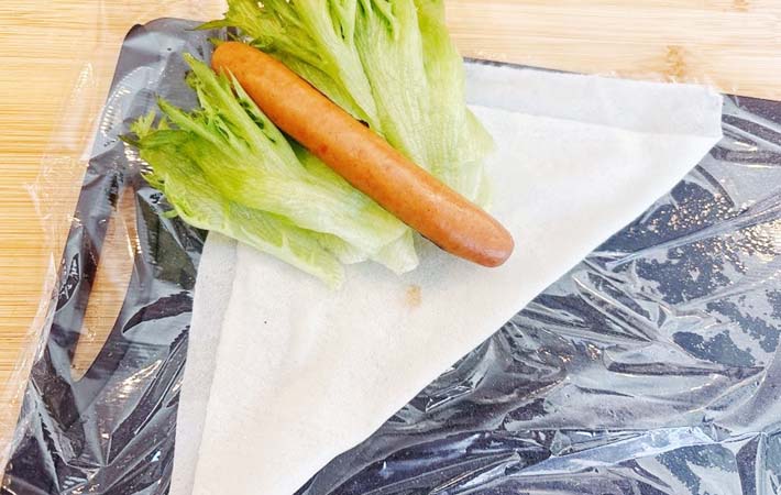 『春巻の皮でおかずクレープ』を作る写真