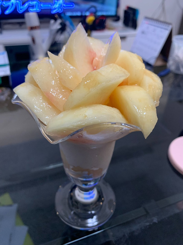 モモのパフェ