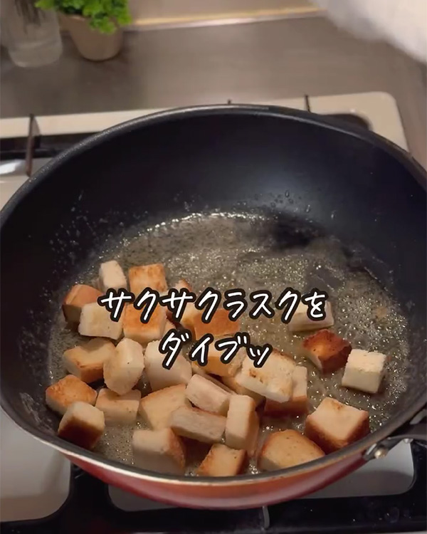 バタ子ママ（batacomama）さんが紹介した、食パンで作る『ハニーバターラスク』