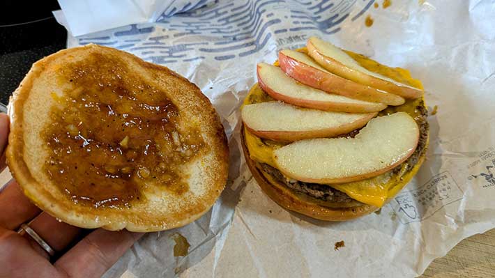 ハンバーガーとリンゴ