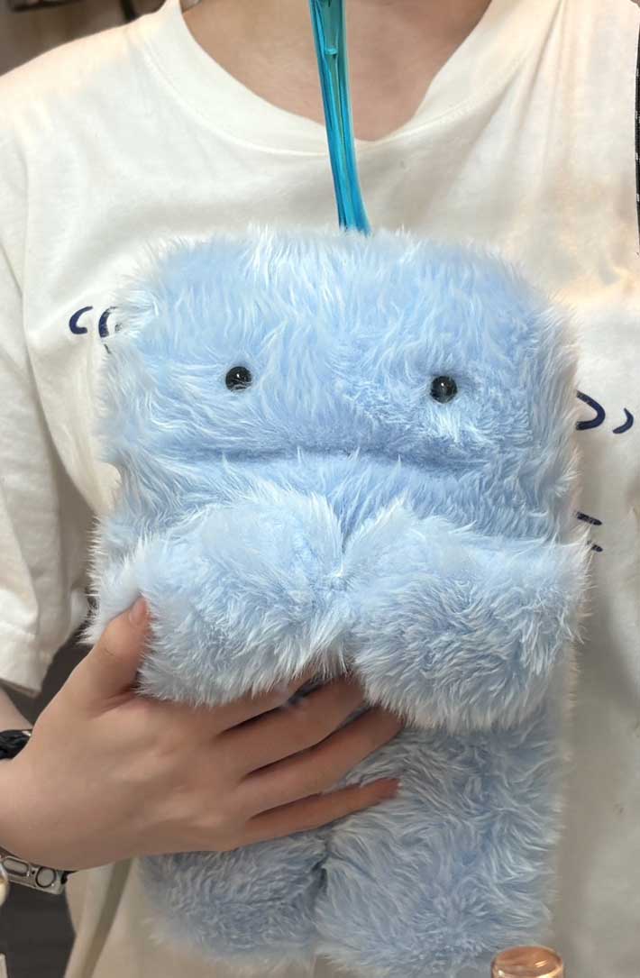 大きい『ウェーブくん』のぬいぐるみ