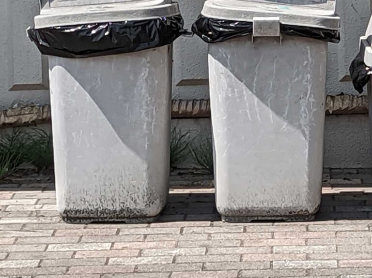 ゴミ箱の写真