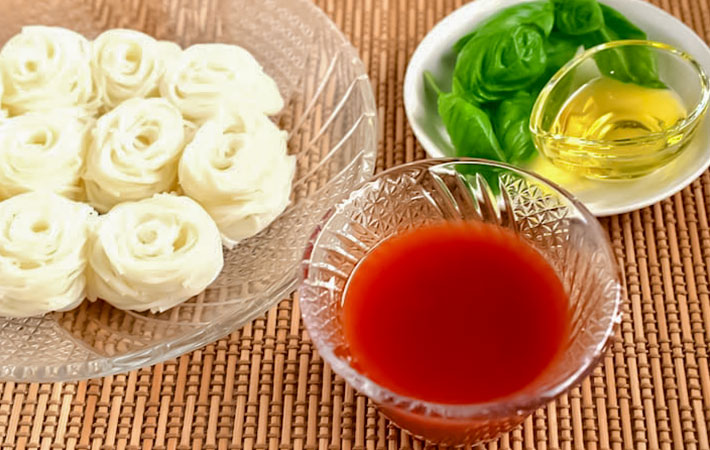 そうめんとトマトジュース割りの写真