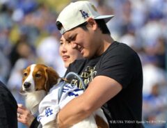 大谷翔平とデコピンの画像