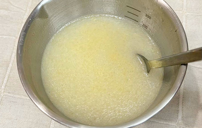 『香味ペースト』味のゆで卵を作る写真