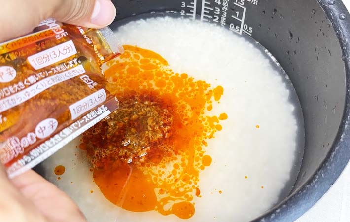 『麻婆豆腐炊き込みご飯』を作る写真