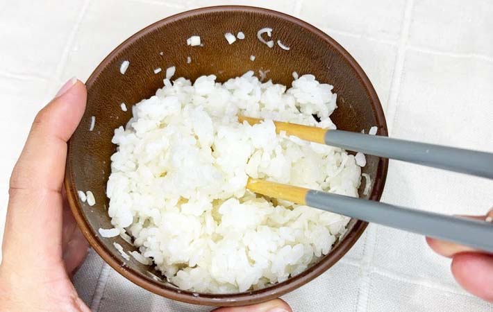 『あえるだけ！味つけご飯』を作る写真