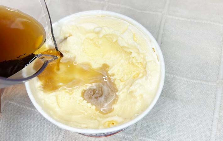 『アイス麦茶』を作る写真