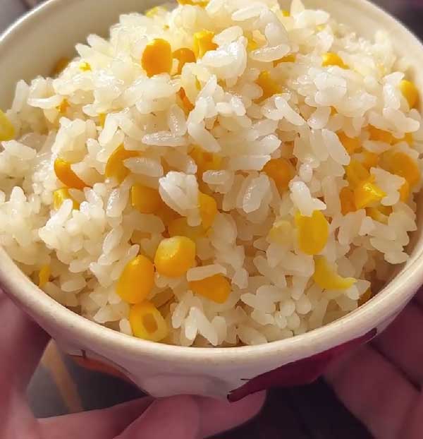 トウモロコシご飯の画像
