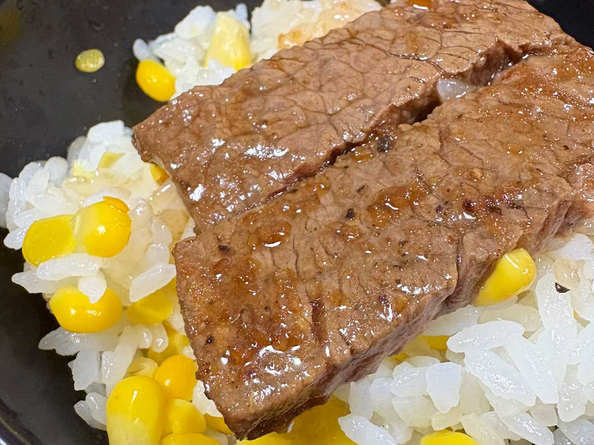 『ステーキトウモロコシご飯』の画像