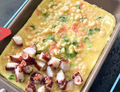 ケンコーマヨネーズが紹介した、『丸めないタコ焼き』